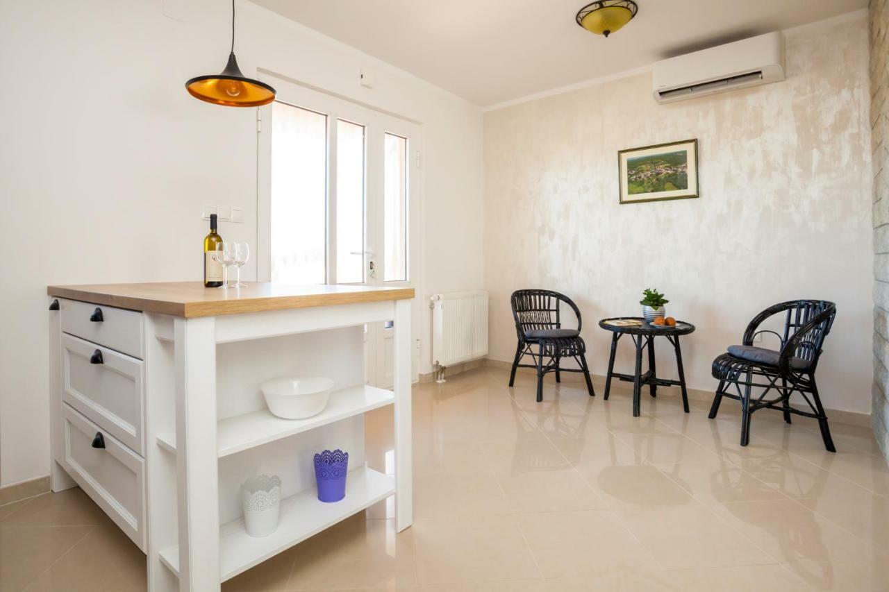 Holiday Apartment Ivica Milohnici Exterior foto