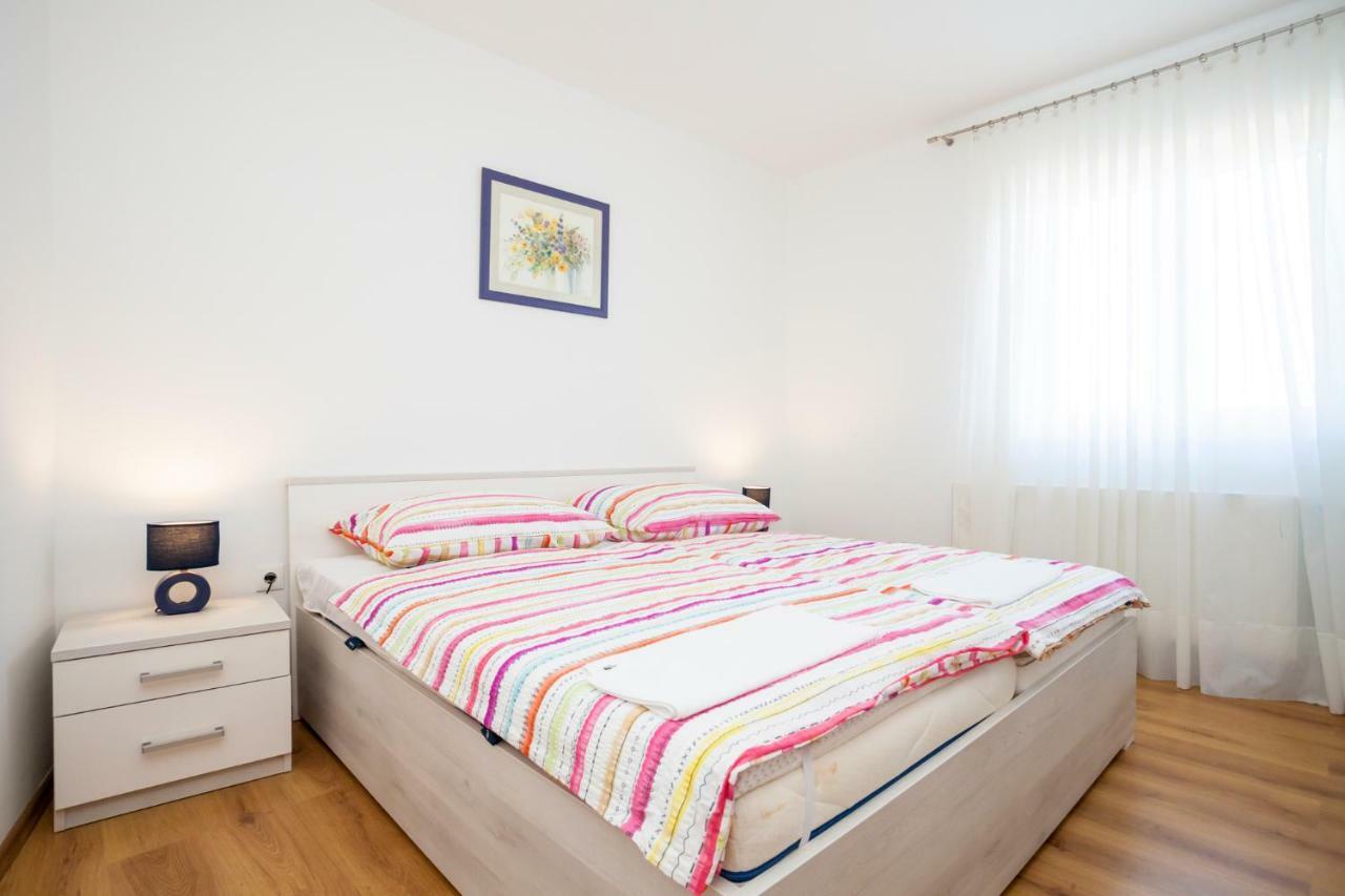 Holiday Apartment Ivica Milohnici Exterior foto